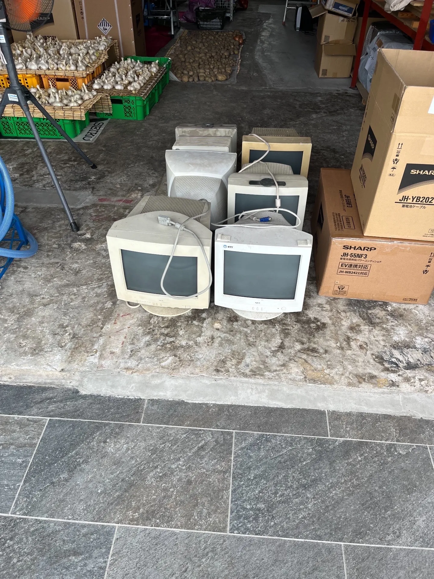 法人様からのCRTモニター回収事例(滋賀県愛知郡愛荘町)