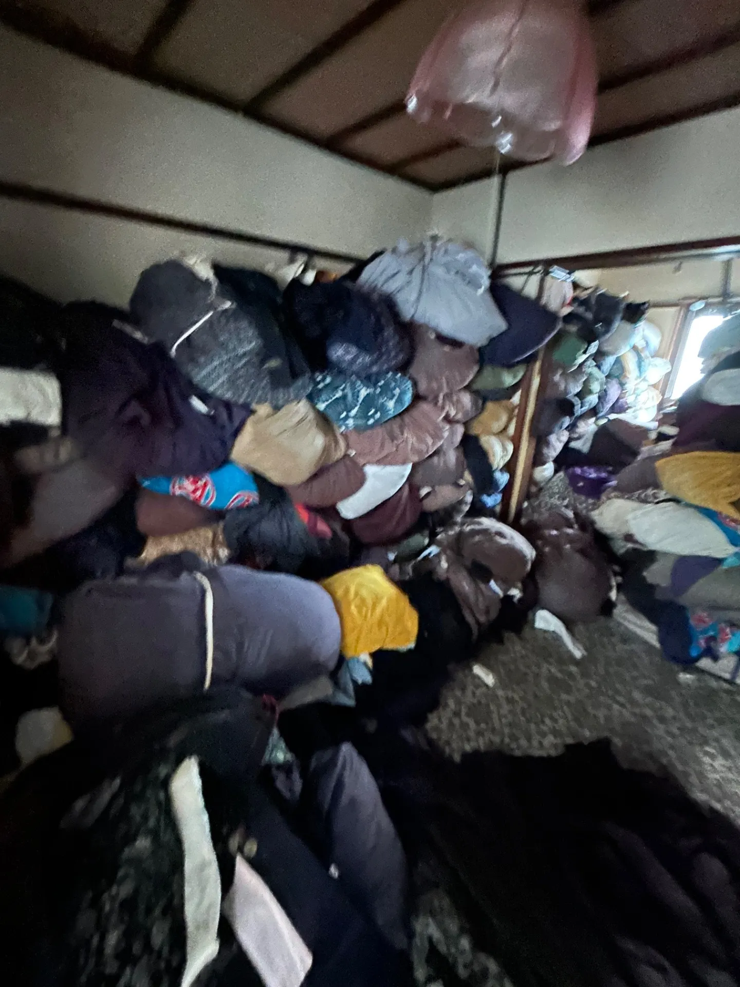 アパート2階から階段作業での大量の不用品回収事例(京都市伏見区)